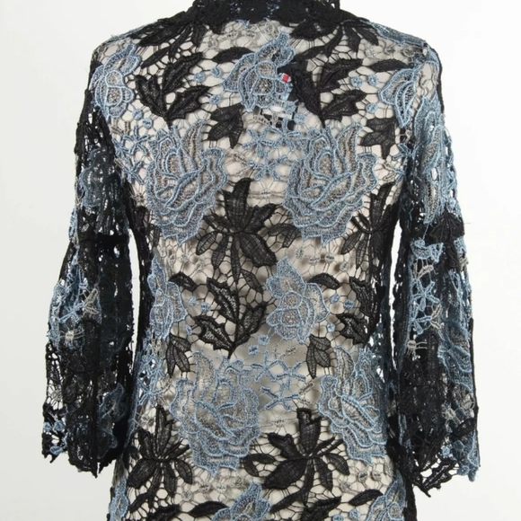 *  KOBI LACE BLUE & BLACK FORAL TOP,  SIZE  XS - Picture 5 of 8